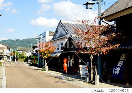 佐賀県嬉野市　塩田津の伝統的建造物群保存地区の町並み 120634998