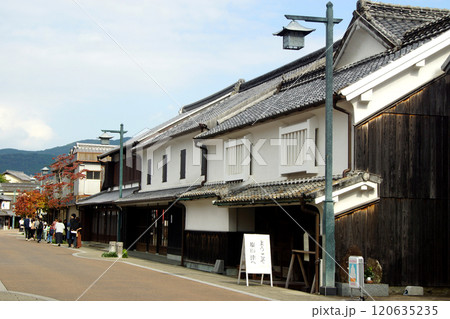 佐賀県嬉野市　塩田津の伝統的建造物群保存地区の町並み 120635235