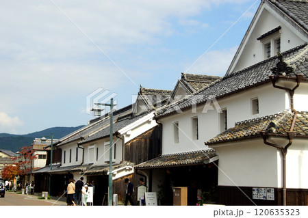 佐賀県嬉野市　塩田津の伝統的建造物群保存地区の町並み 120635323