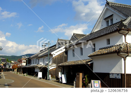 佐賀県嬉野市　塩田津の伝統的建造物群保存地区の町並み 120636756