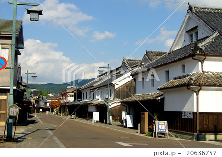 佐賀県嬉野市　塩田津の伝統的建造物群保存地区の町並み 120636757
