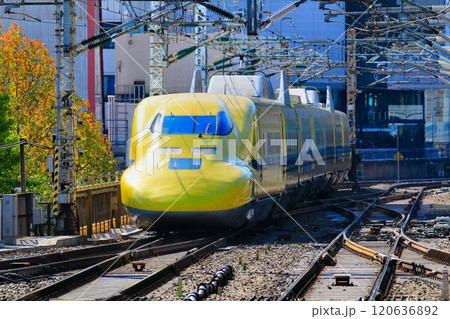 幸せの黄色い新幹線が東京駅へ… 東海道新幹線・ドクターイエロー『923形』 幸せの黄色い新幹線が東京駅へ… 東海道新幹線・ドクターイエロー『923形』 120636892