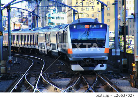 2階建グリーン車が連結♪ 東京駅へ… 中央線・快速電車【233系】 120637027