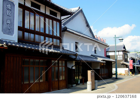 佐賀県嬉野市 塩田津の伝統的建造物群保存地区の町並み 佐賀県嬉野市 塩田津の伝統的建造物群保存地区の町並み 120637168