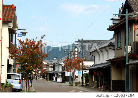 佐賀県嬉野市　塩田津の伝統的建造物群保存地区の町並み 120637194