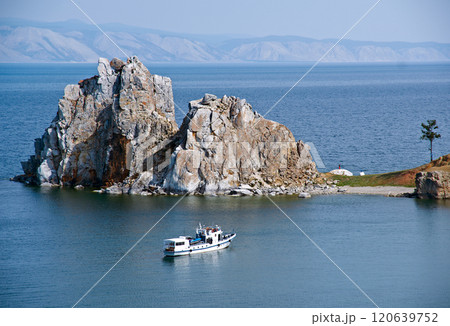 Rock Shamanka at headland Burhan 120639752