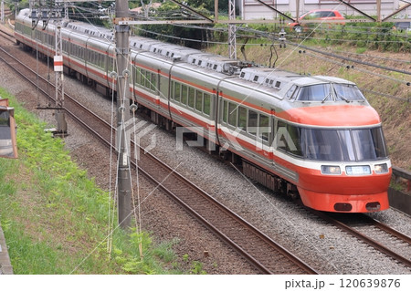 小田急小田原線を走行する小田急7000形LSEの特急ロマンスカー_2010/8/2撮影 小田急小田原線を走行する小田急7000形LSEの特急ロマンスカー_2010/8/2撮影 120639876