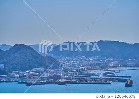 神奈川県逗子市の大崎公園から南東側方面(葉山港など)の眺望 120640079