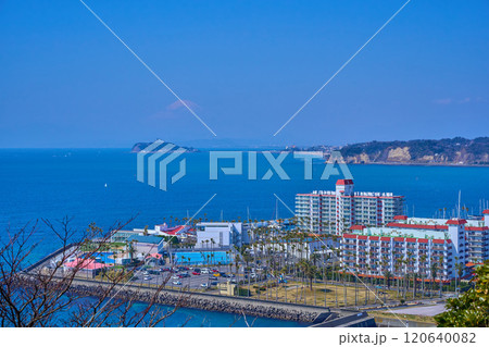 神奈川県逗子市の大崎公園から西側方面(江の島,富士山,逗子市小坪など）の眺望 120640082