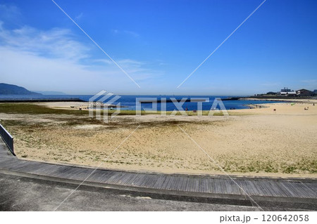 明石海峡大橋と淡路島が望める開放的な海浜公園… 『大蔵海岸公園』 明石海峡大橋と淡路島が望める開放的な海浜公園… 『大蔵海岸公園』 120642058
