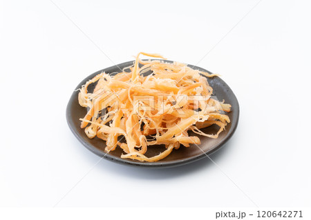 お皿に載った皮付きのさきいか 120642271