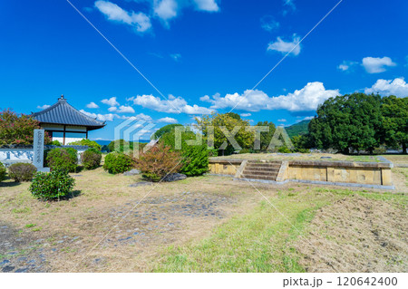 奈良県明日香村 史蹟川原寺阯 塔跡 奈良県明日香村 史蹟川原寺阯 塔跡 120642400