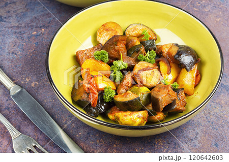 Autumnal vegetable stew. 120642603