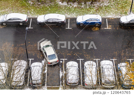 car leaving parking space after the first snow car leaving parking space after the first snow 120643765
