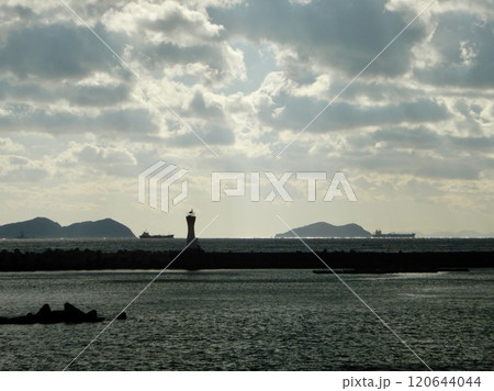 雲の多い海辺の午後 雲の多い海辺の午後 120644044