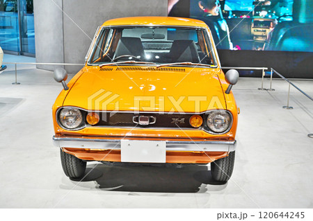 ショールームに展示されているチェリー 120644245