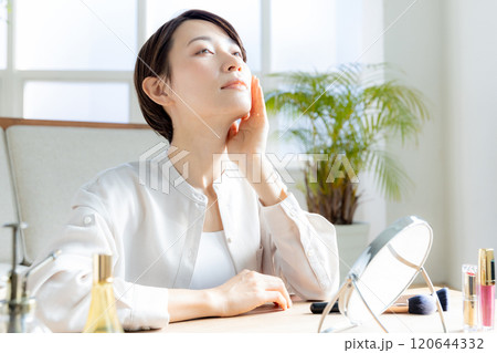 ビューティー ミドル女性 ビューティー ミドル女性 120644332