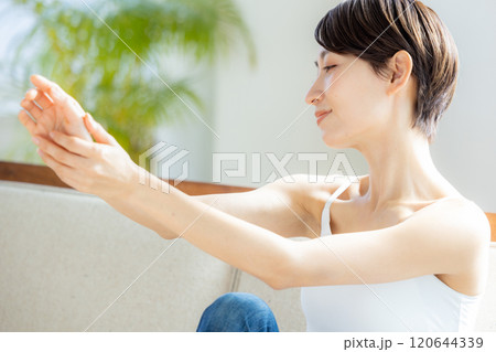 女性 ビューティー 綺麗 女性 ビューティー 綺麗 120644339