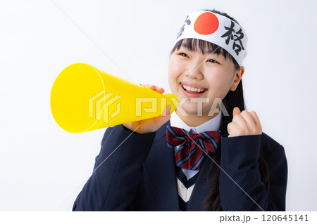中学生の女子学生 120645141