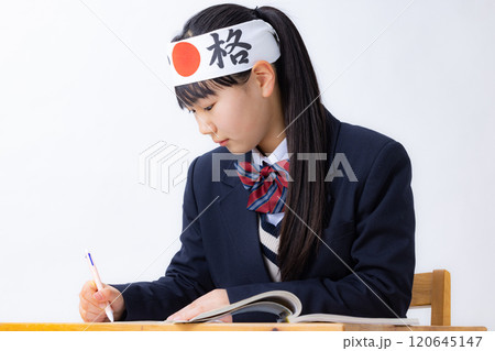 中学生の女子学生 120645147