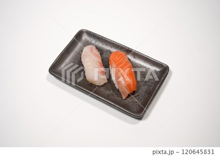 鯛の握り寿司、サーモンの握り寿司 120645831