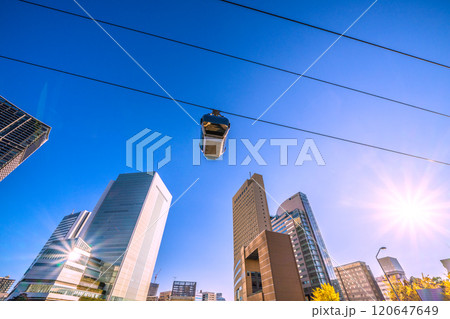 日本の横浜都市景観 11月。太陽光を浴びる横浜市役所やビル群などを望む…。新時代に希望の光=24日 日本の横浜都市景観 11月。太陽光を浴びる横浜市役所やビル群などを望む…。新時代に希望の光=24日 120647649