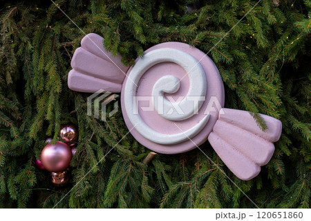 The original decoration in the form of a giant candy 120651860