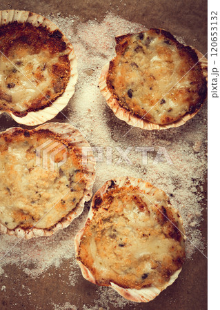 scallop shells, stuffed, baked with cheese, in the oven, julienne with scallops, 120653132