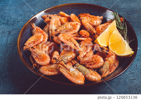 fried shrimp, with shell and head, unpeeled, size 70-90, on a blue background, homemade, no people, 120653136