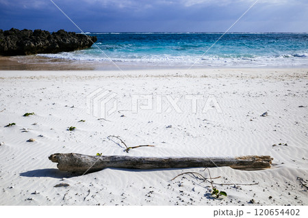 与論島の海 120654402