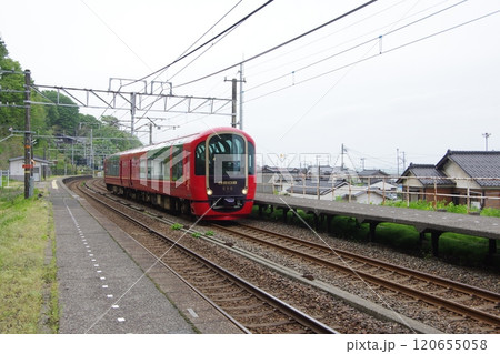えちごトキめき鉄道 浦本駅を通過するリゾート雪月花 えちごトキめき鉄道 浦本駅を通過するリゾート雪月花 120655058