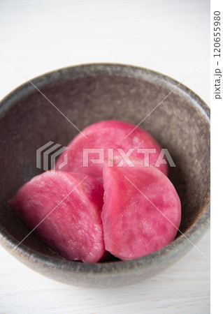 小皿に盛った温海かぶ漬 120655980