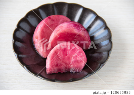 小皿に盛った温海かぶ漬 120655983