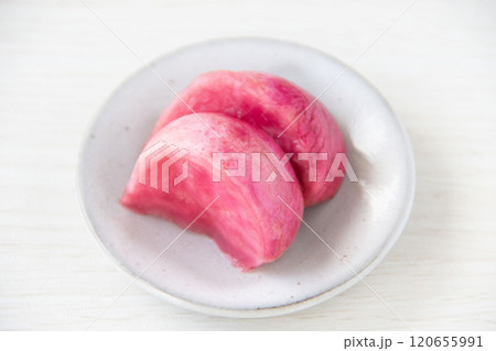 小皿に盛った温海かぶ漬 120655991