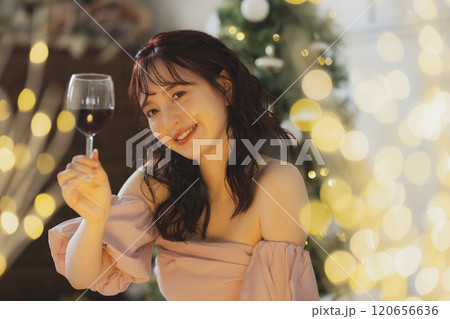 イルミネーションと女性女性 120656636