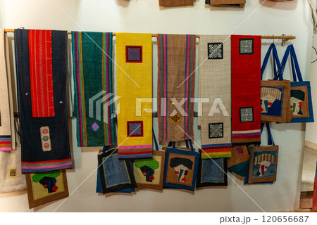 The linen weaving profession of the Mong people in Lung Tam, Ha Giang The linen weaving profession of the Mong people in Lung Tam, Ha Giang 120656687
