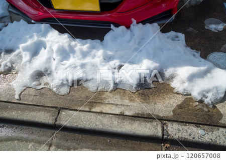 車庫前に雪を置かれて困る 120657008