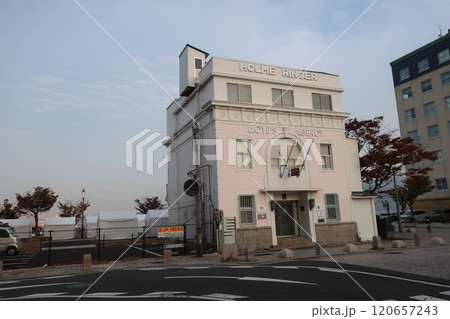 レトロな街並み 120657243