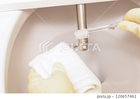 ウォシュレットトイレ掃除　お尻洗いのノズル,便座の掃除　 120657461