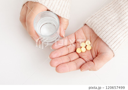 薬　くすり　サプリメント　medicine	 120657499