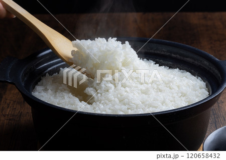 炊き立てのご飯 japanese rice 炊き立てのご飯 japanese rice 120658432