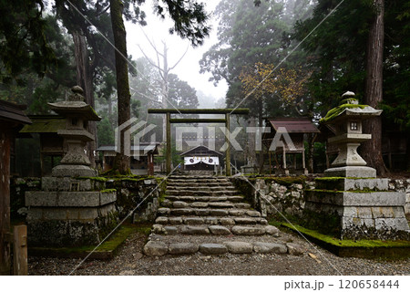 元伊勢内宮 皇大神社 黒木の鳥居 元伊勢内宮 皇大神社 黒木の鳥居 120658444