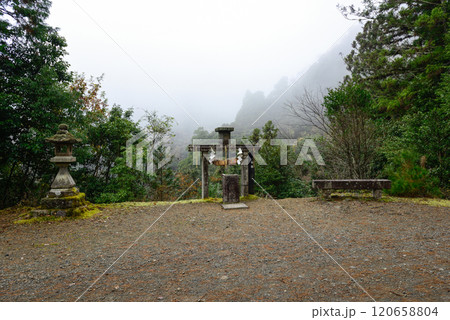 日室ヶ岳遙拝所「一願さん」岩戸山 日室ヶ岳遙拝所「一願さん」岩戸山 120658804