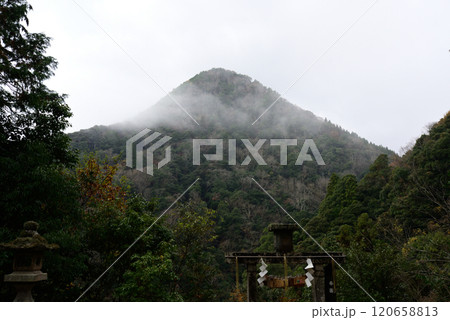 日室ヶ岳遙拝所「一願さん」岩戸山 120658813