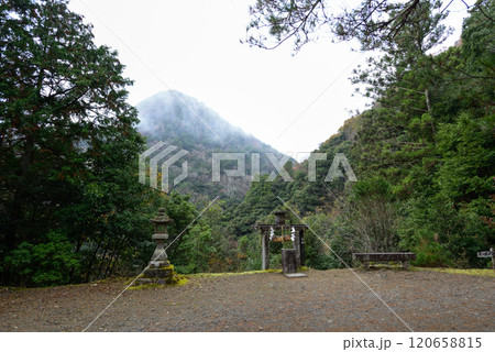 日室ヶ岳遙拝所「一願さん」岩戸山 日室ヶ岳遙拝所「一願さん」岩戸山 120658815