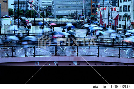 雨の南幸橋 120658938