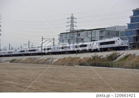 築堤を行く281系関空特急はるか 120661421