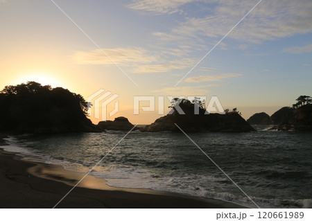 海に沈む夕日 海に沈む夕日 120661989