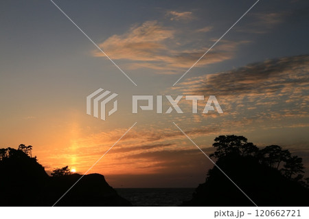 海に沈む夕日 海に沈む夕日 120662721