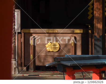 車折神社　拝殿 120662826